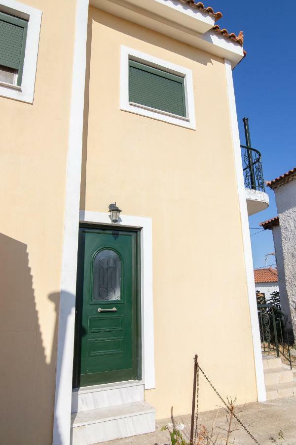 Peroulia Apartments Kómboi Exterior foto